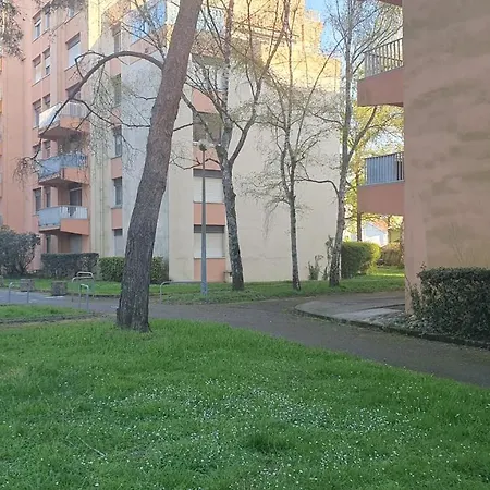 Bel De 2 Avec Balcon Et Garage A Proximite Du Centre De *